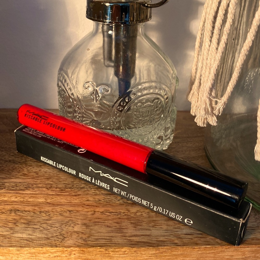 NWB RARE FIND!! MAC COSMETICS KISSABLE LIPCOLOUR “STRUT YOUR STUFF”